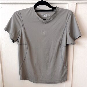 Arc’teryx Women’s Gray V Neck Active Tee Size Medium